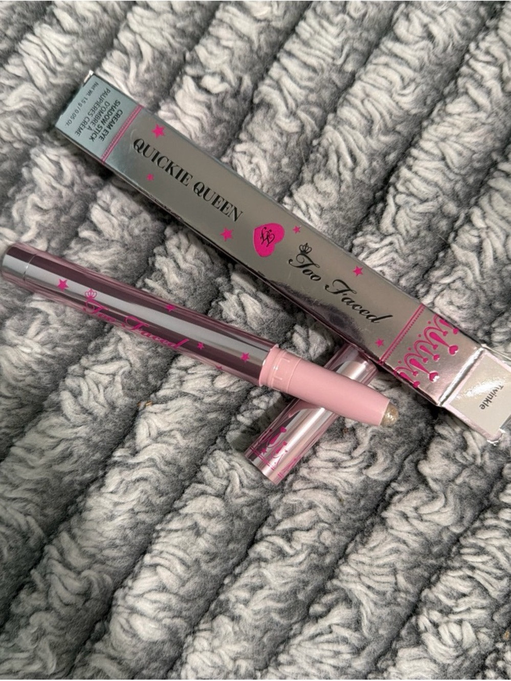 Too Faced Quickie Queen eyeshadow stick- Pink